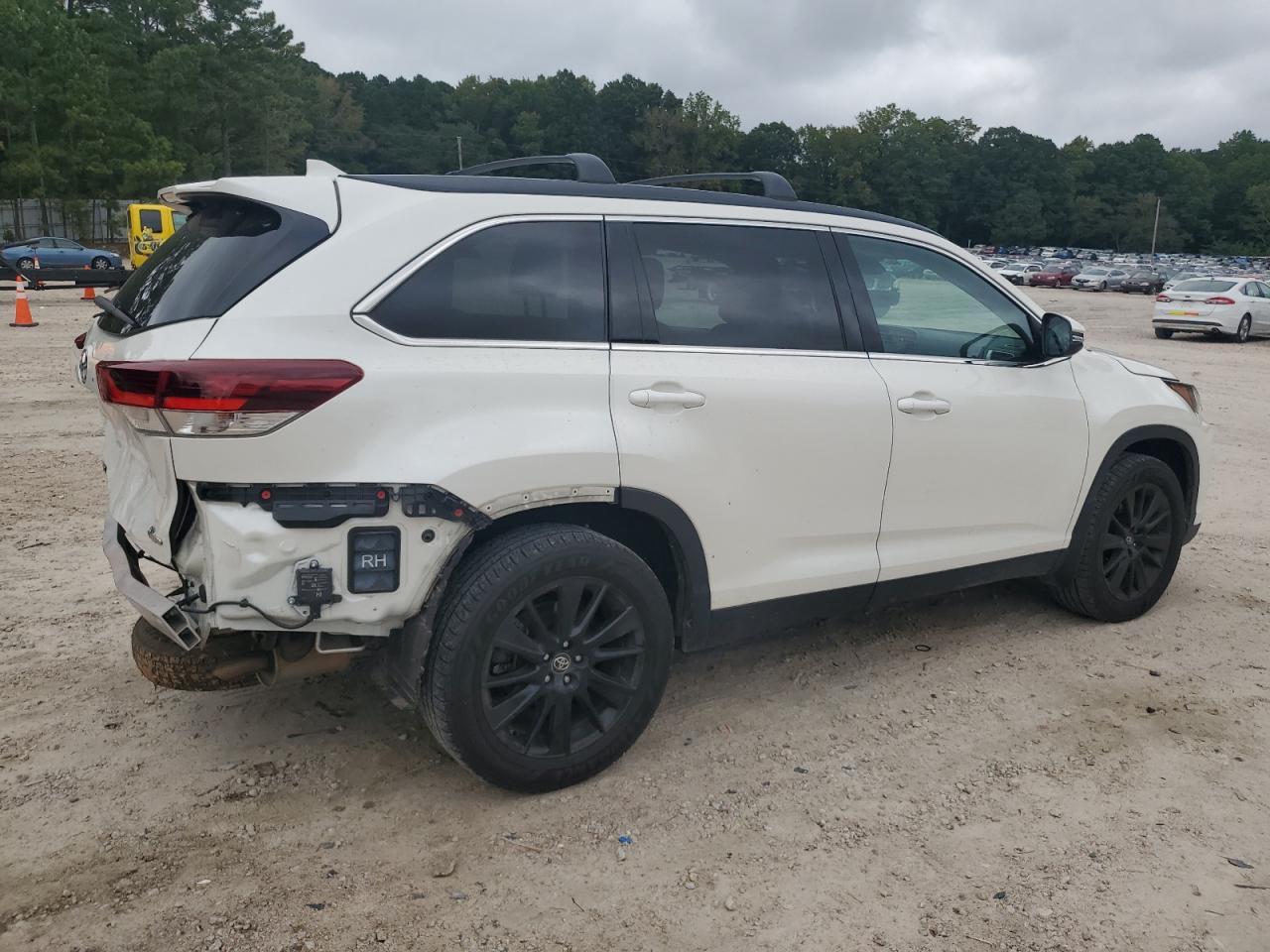 2019 Toyota Highlander Se - Image 3