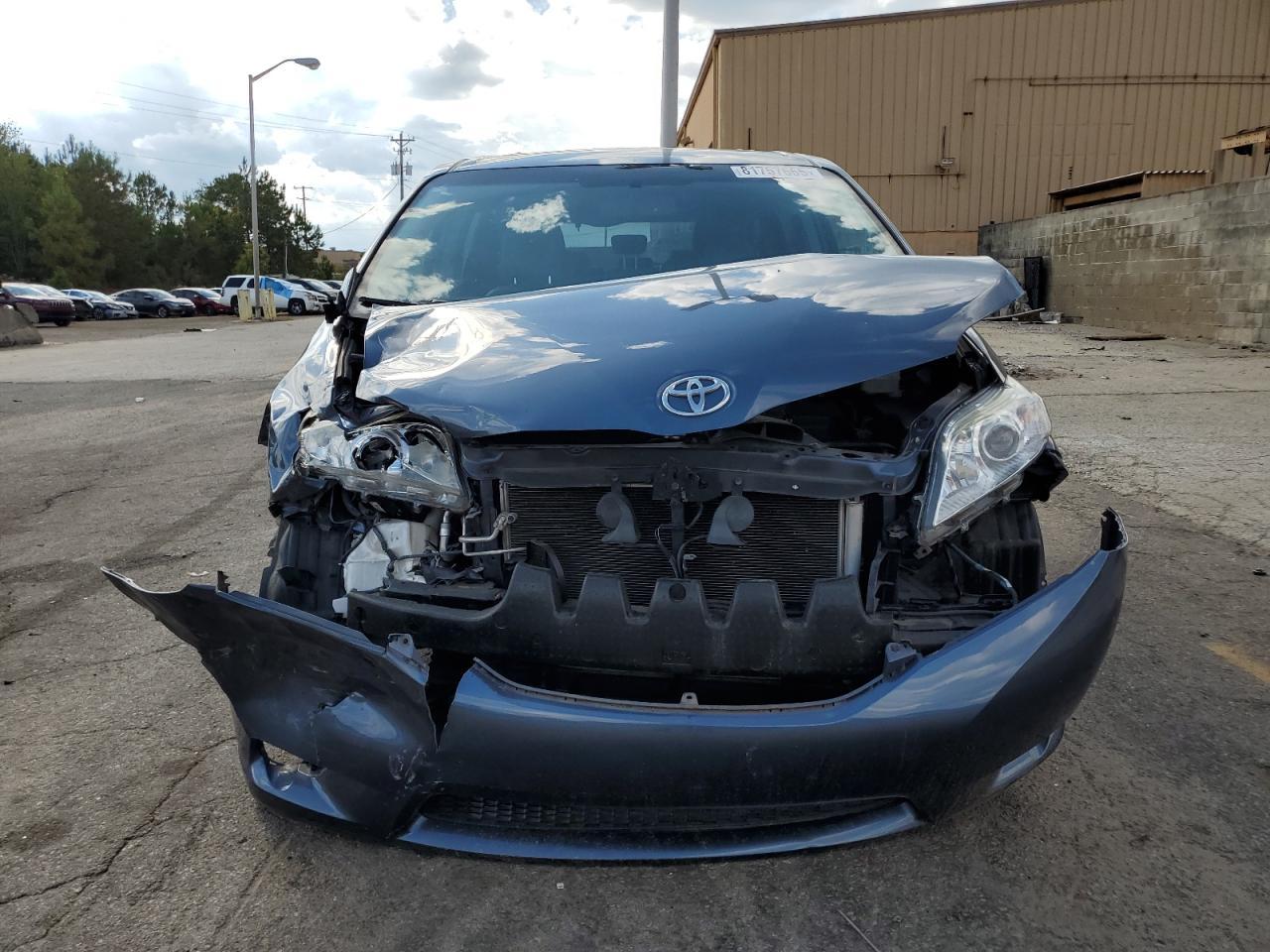 2015 Toyota Sienna Xle - Image 5