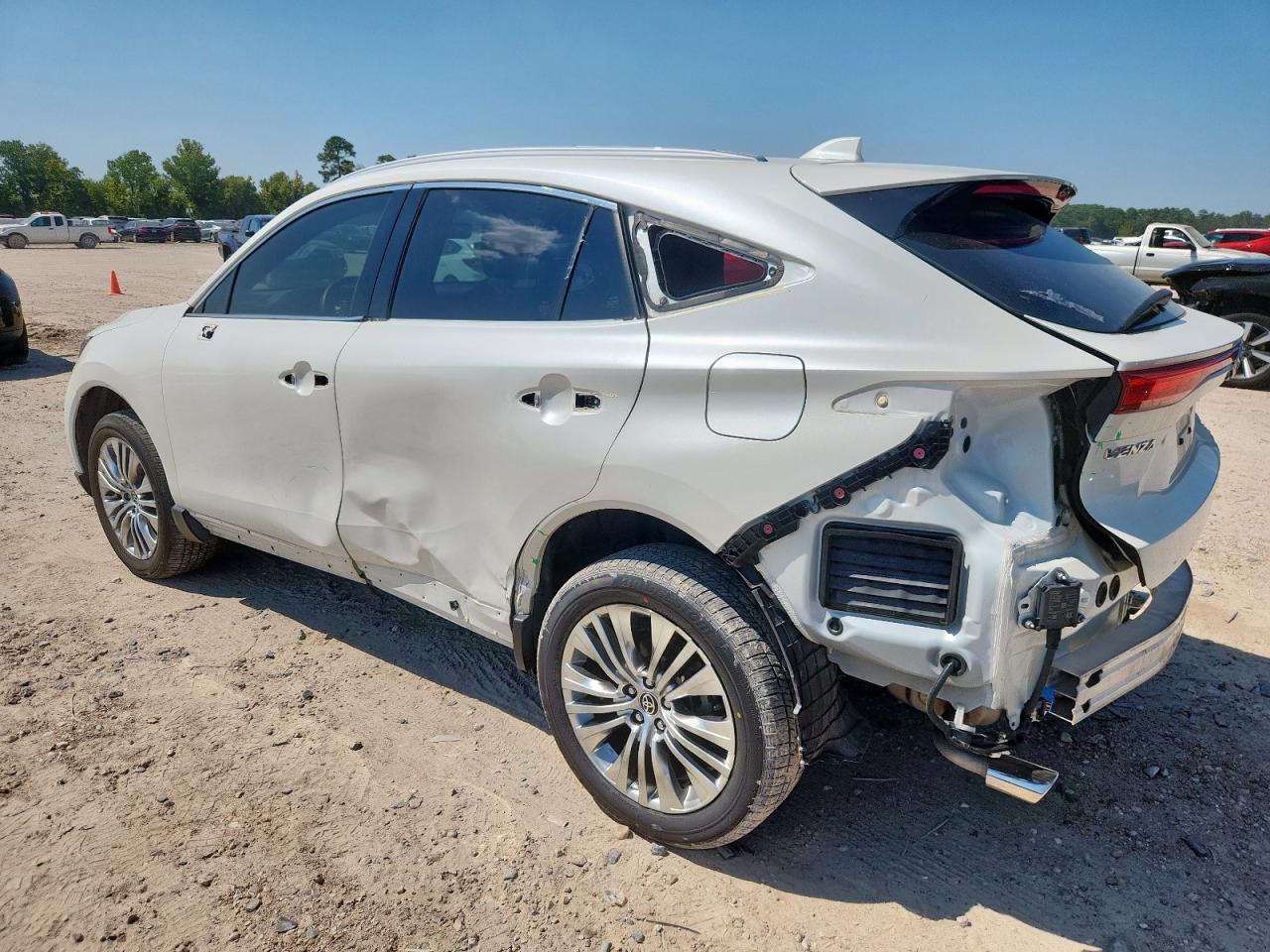 2022 Toyota Venza Le - Фото 2