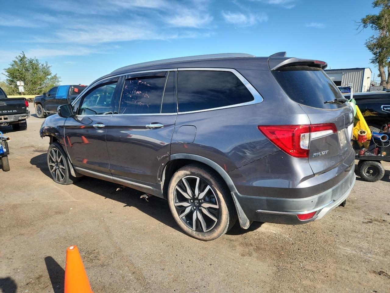 2019 Honda Pilot Touring - Image 2