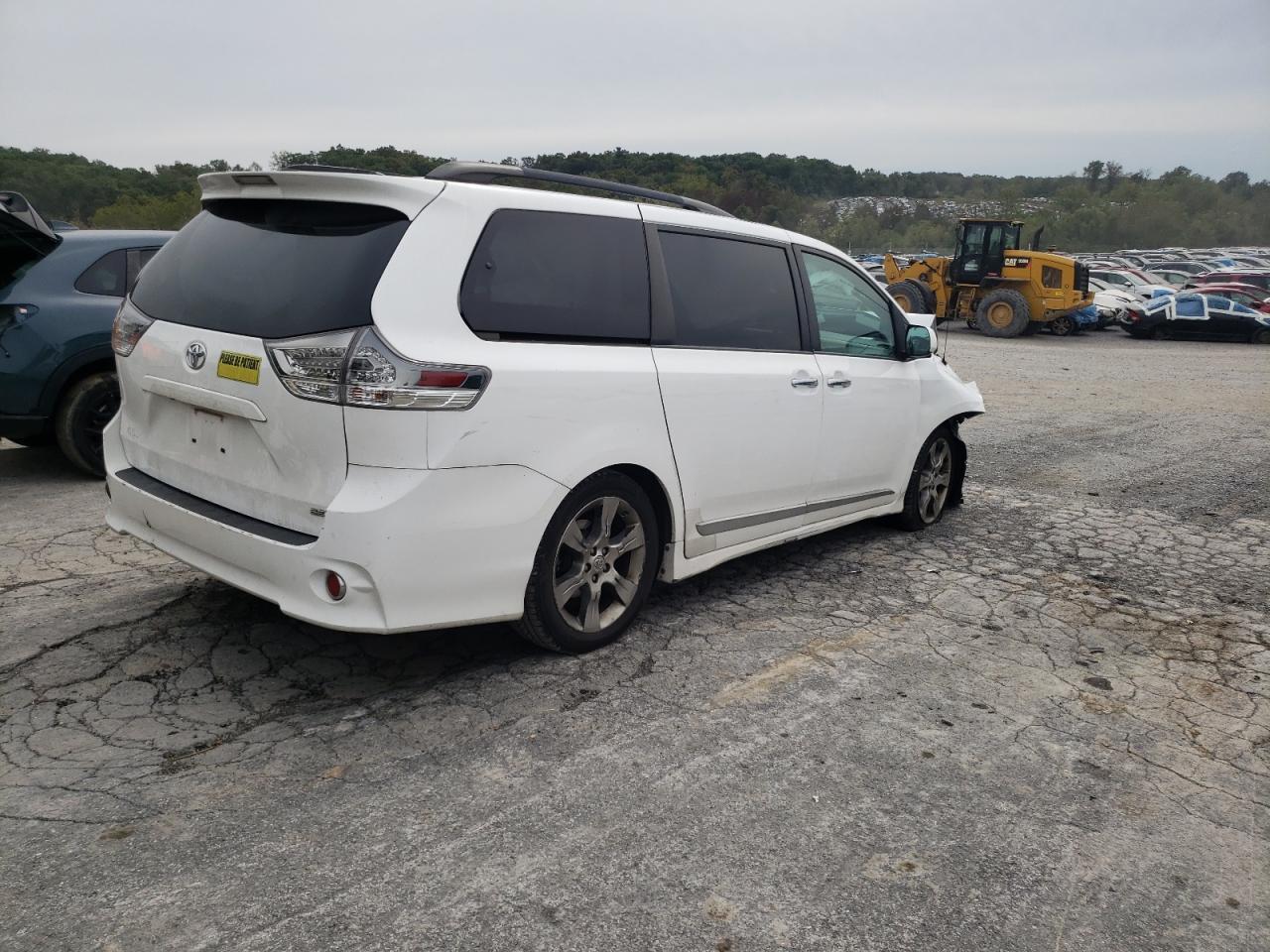 2013 Toyota Sienna Sport - Фото 3