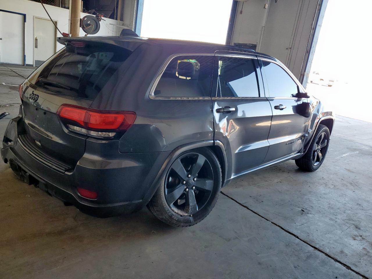 2015 Jeep Grand Cherokee Laredo - Image 3