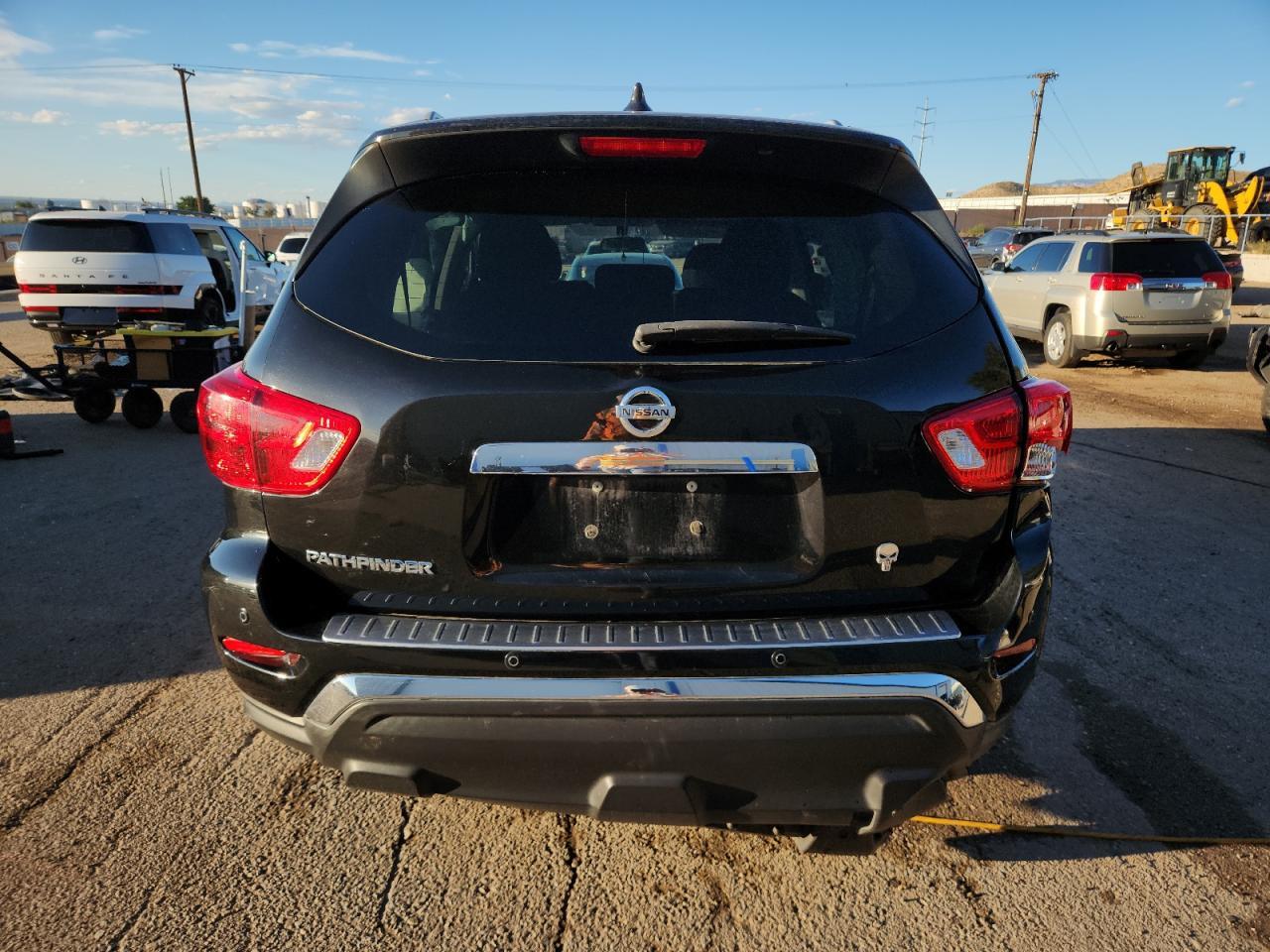 2020 Nissan Pathfinder S - Фото 6