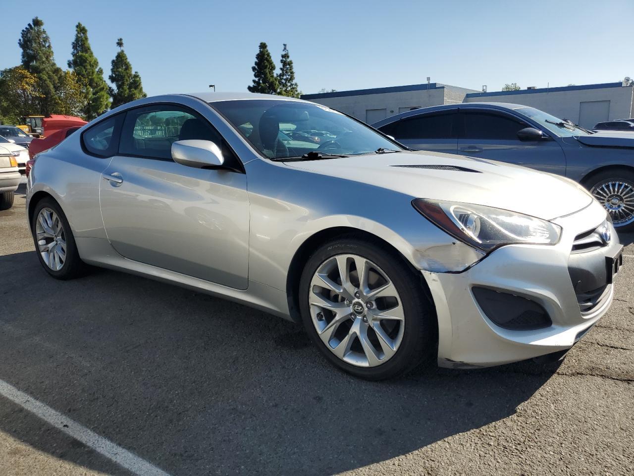 2013 Hyundai Genesis Coupe 2.0T - Фото 4