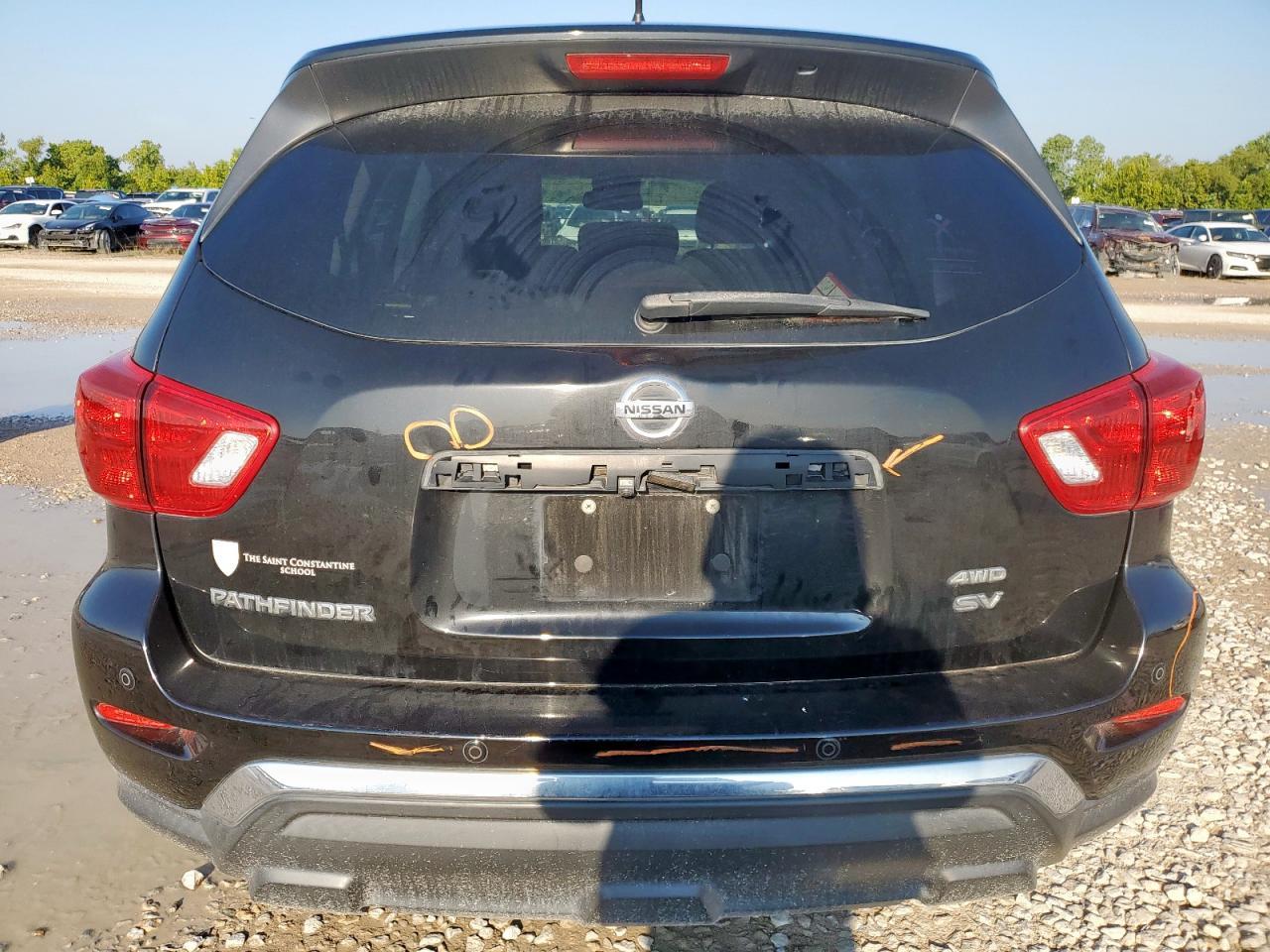 2018 Nissan Pathfinder S - Image 6