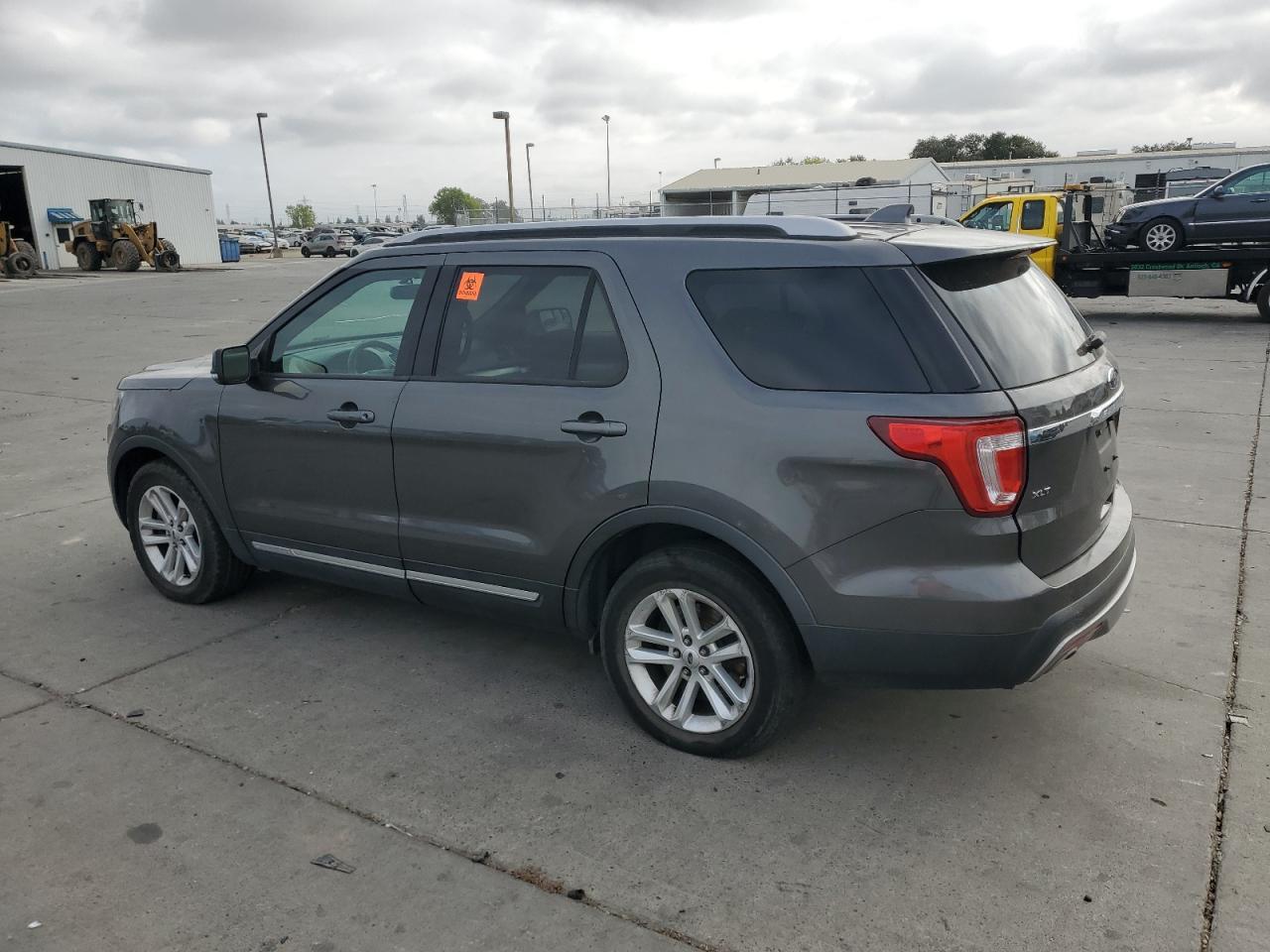 2016 Ford Explorer Xlt - Фото 2