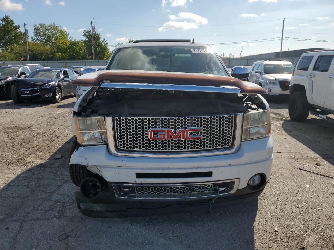 2009 GMC Sierra K1500 Denali - Image 5