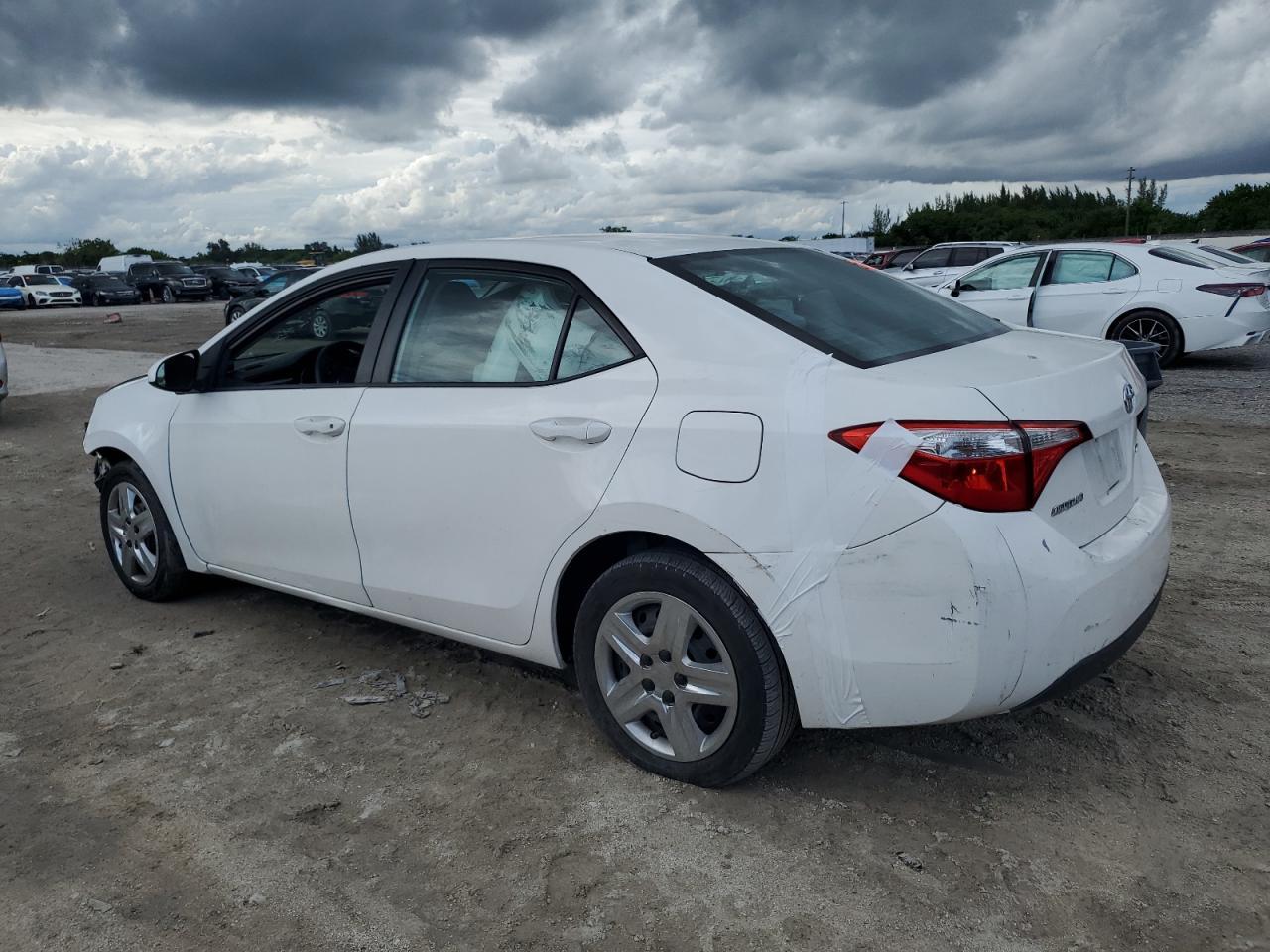 2015 Toyota Corolla L - Фото 2
