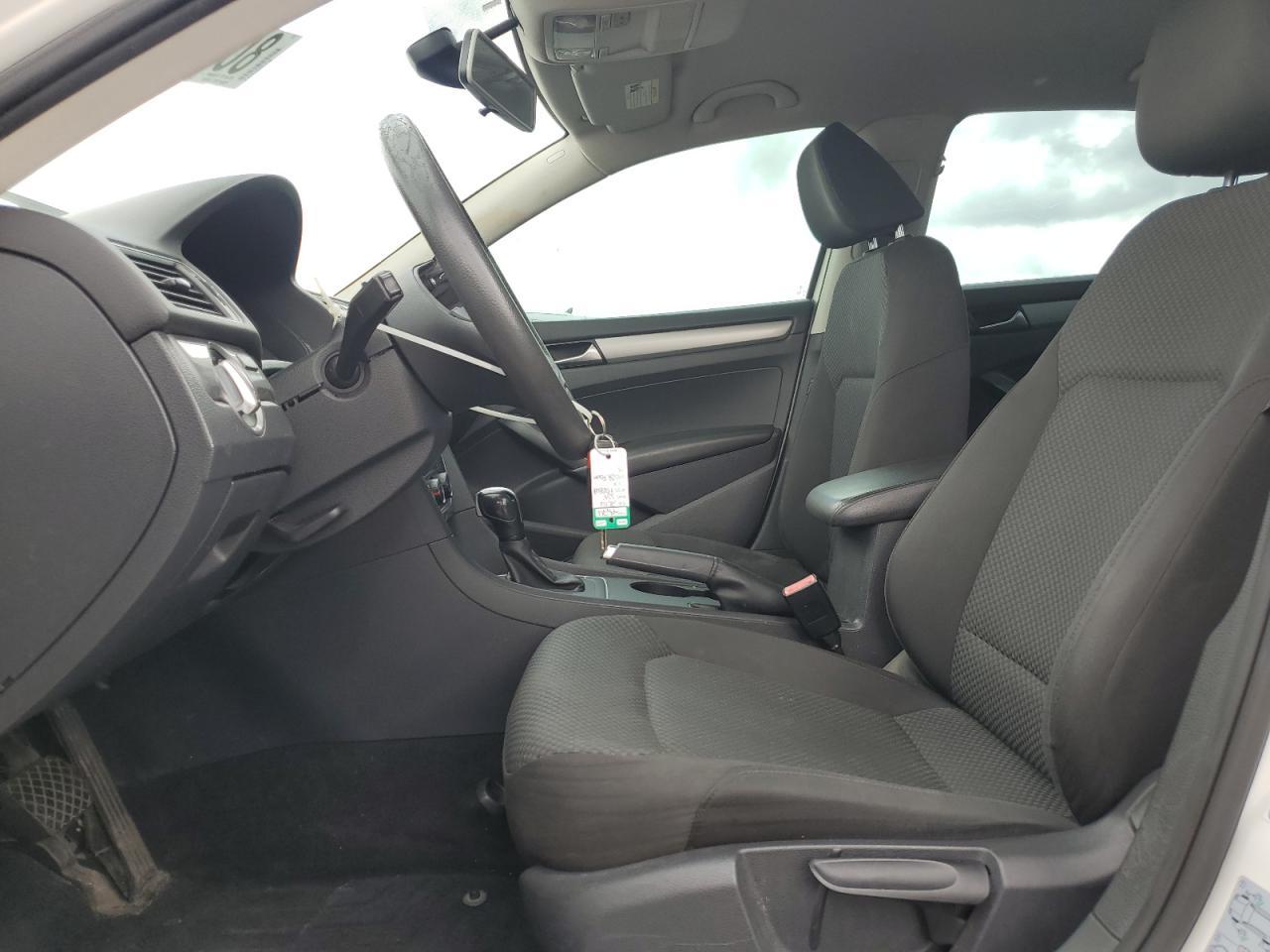 2014 Volkswagen Passat S - Image 7