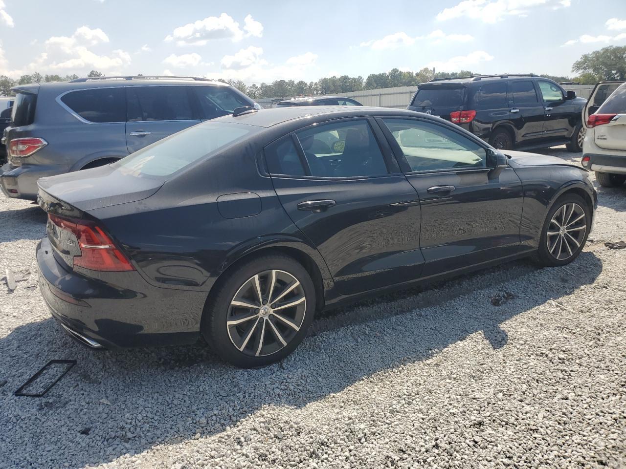 2022 Volvo S60 B5 Black Edition Momentum - Фото 3