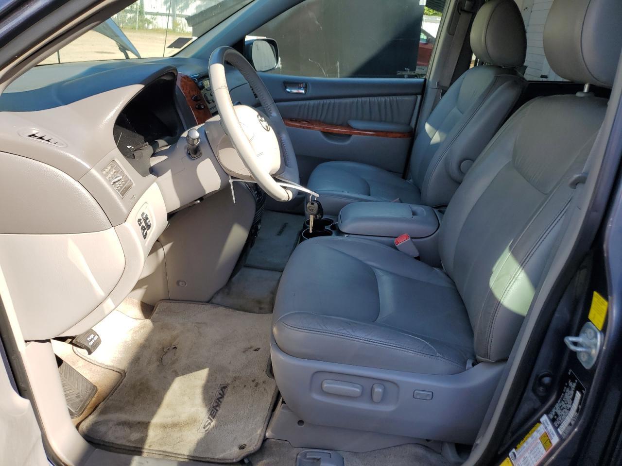 2010 Toyota Sienna Xle - Image 7