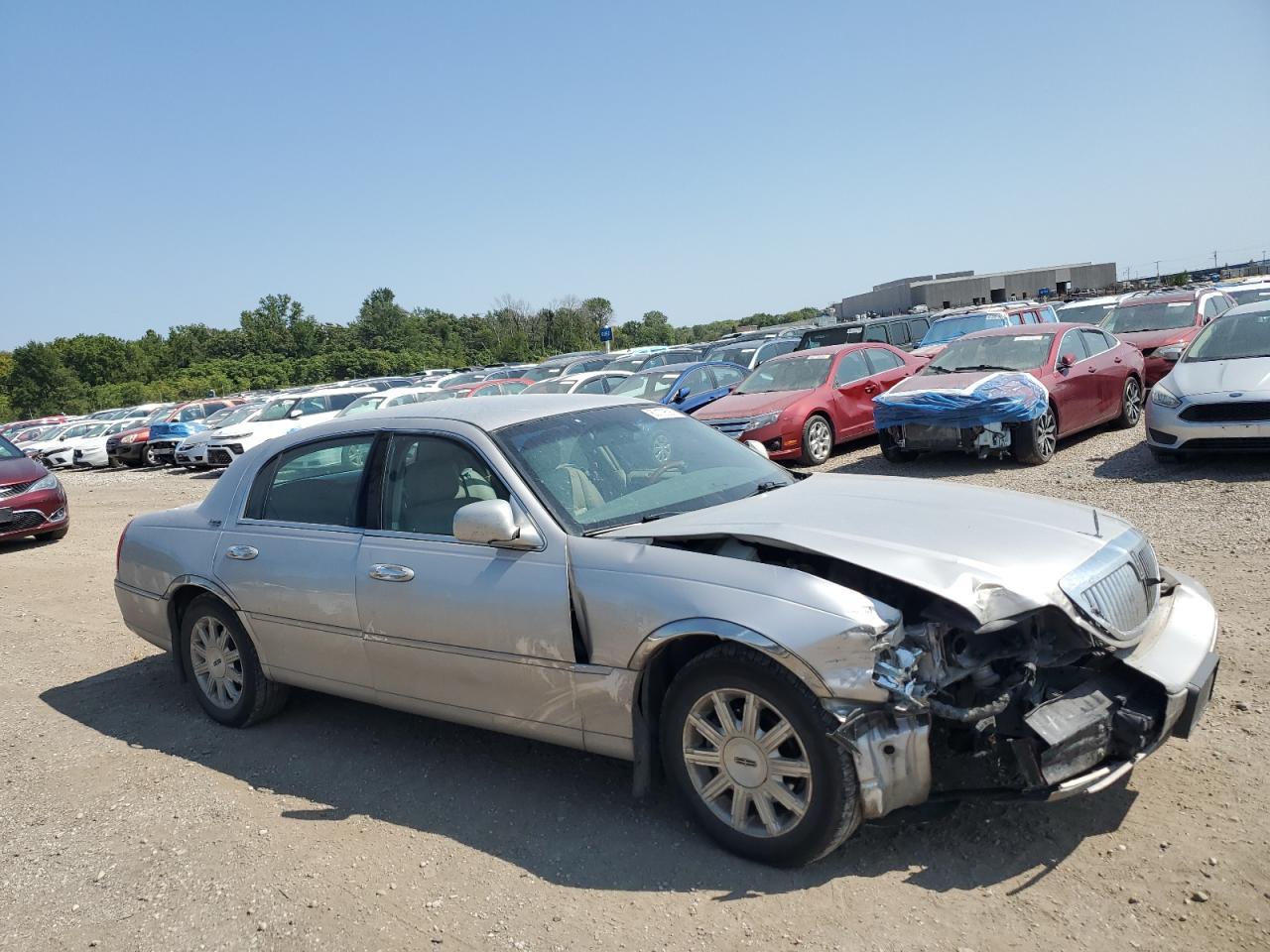 2010 Lincoln Town Car Signature Limited - Image 4