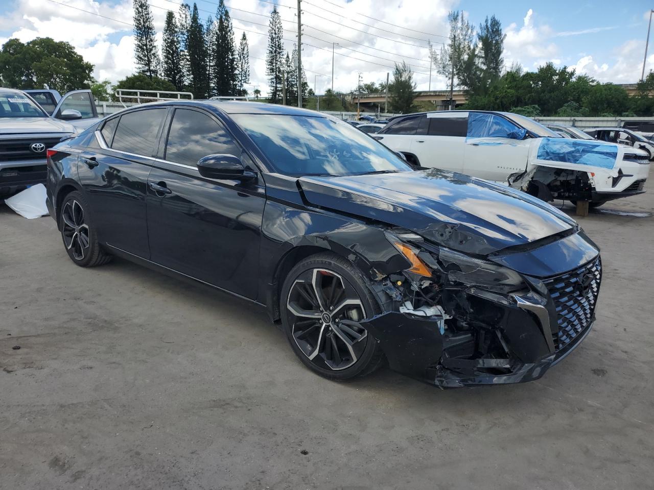2024 Nissan Altima Sr - Фото 4