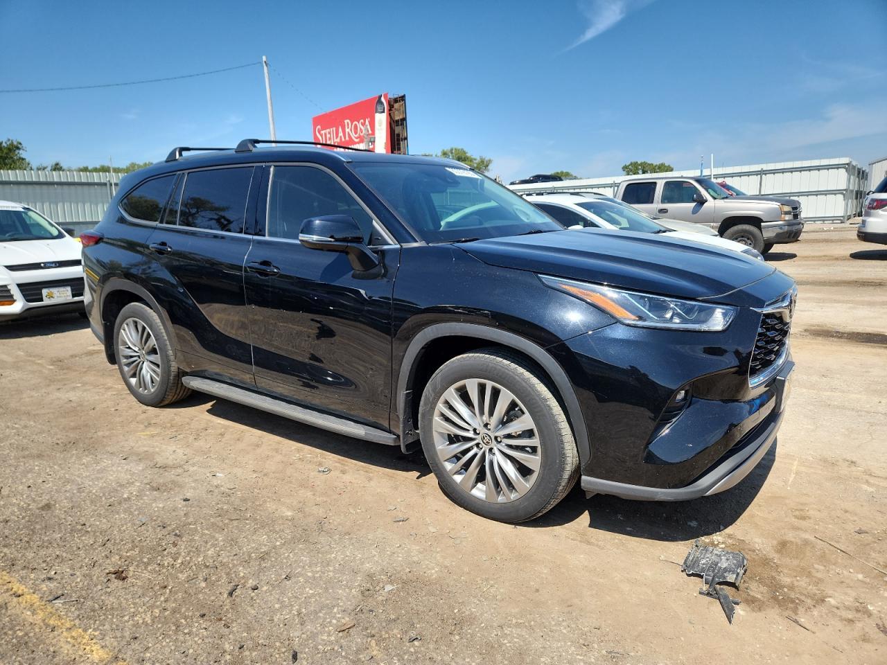 2022 Toyota Highlander Platinum - Image 4