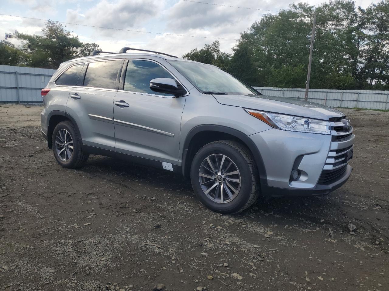 2019 Toyota Highlander Se - Image 4