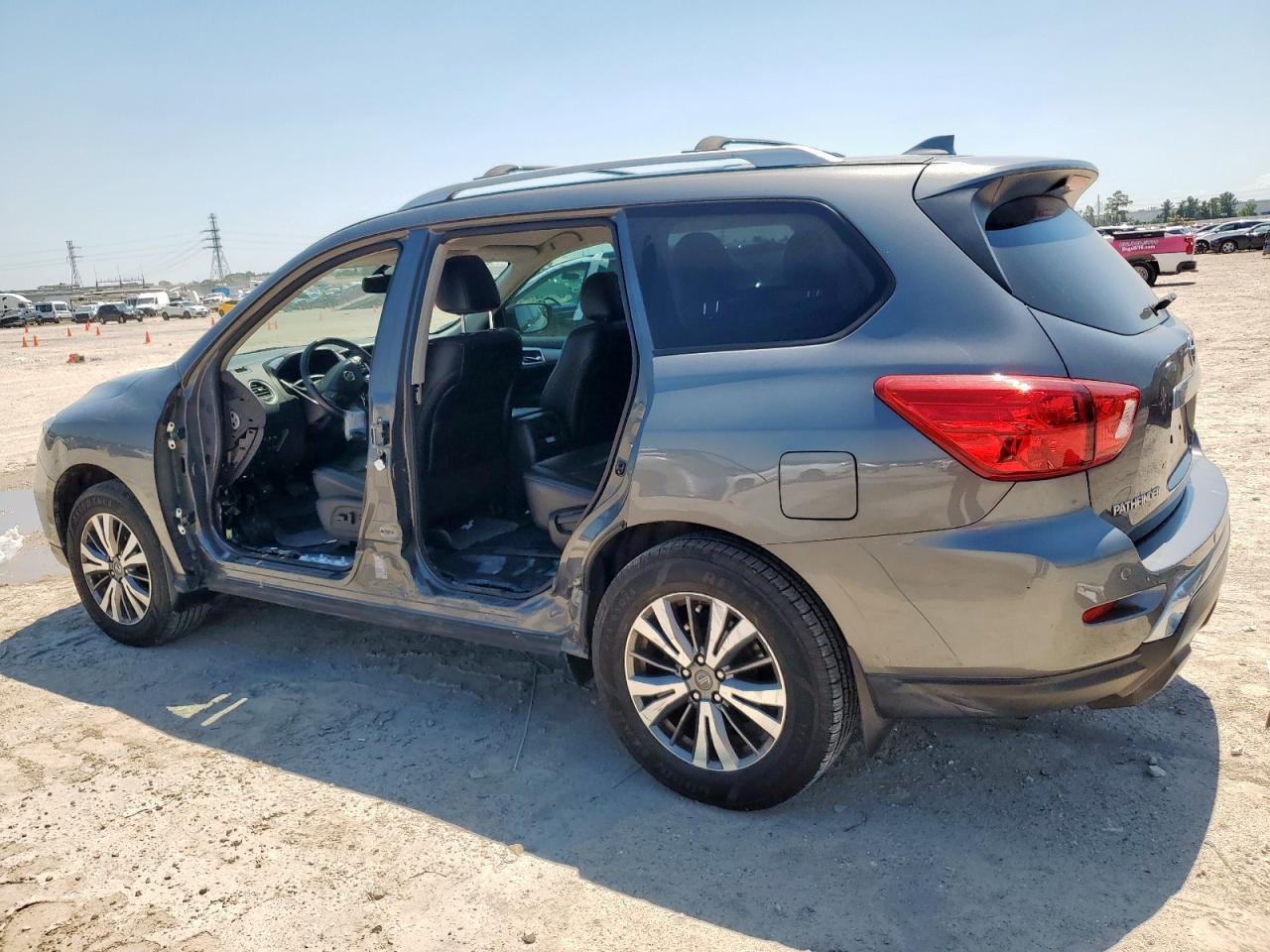 2019 Nissan Pathfinder S - Image 2