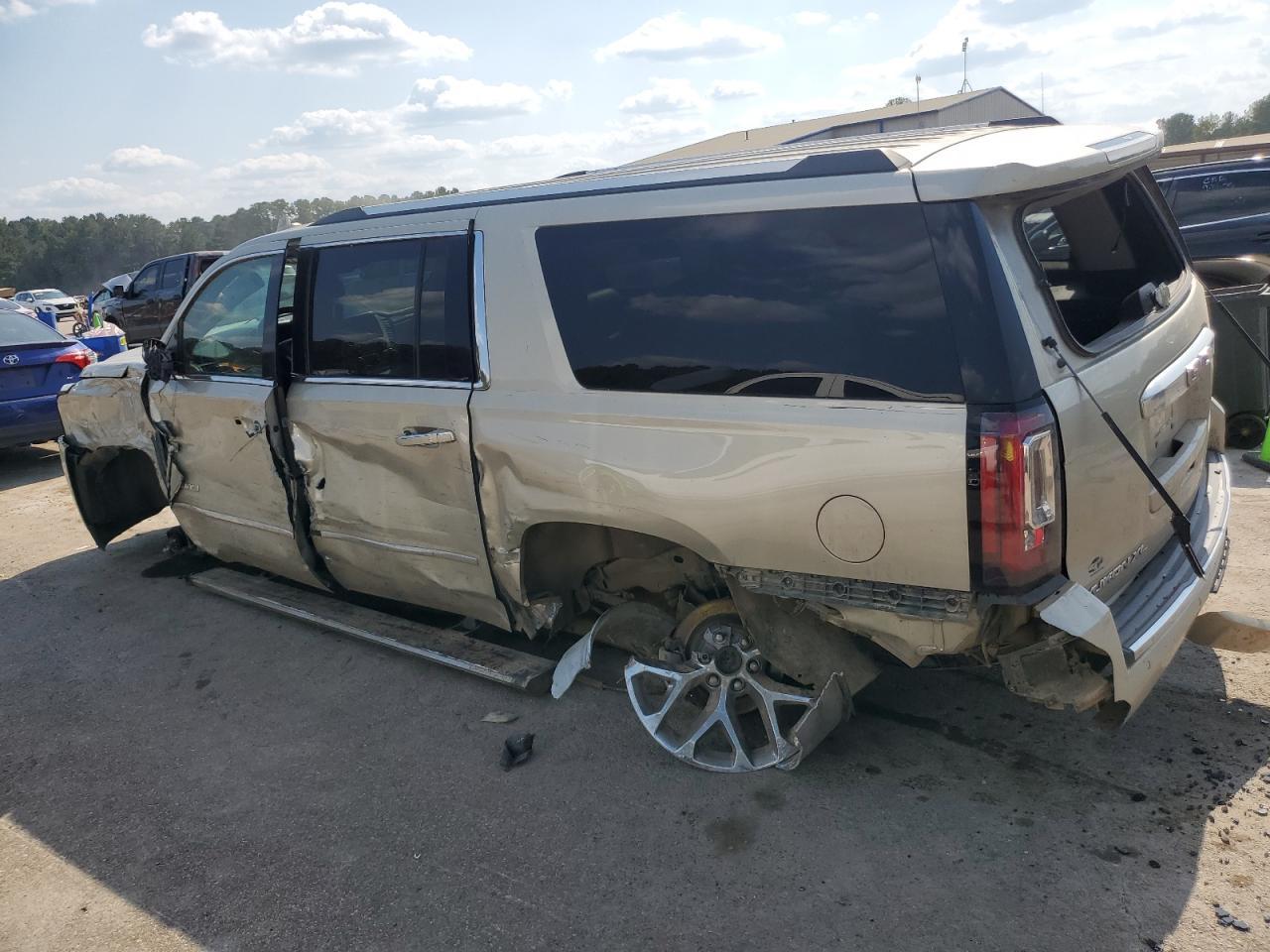 2017 GMC Yukon Xl Denali - Image 2