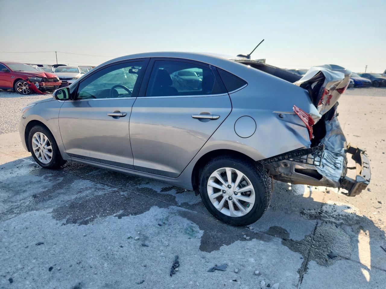 2021 Hyundai Accent Se - Фото 2