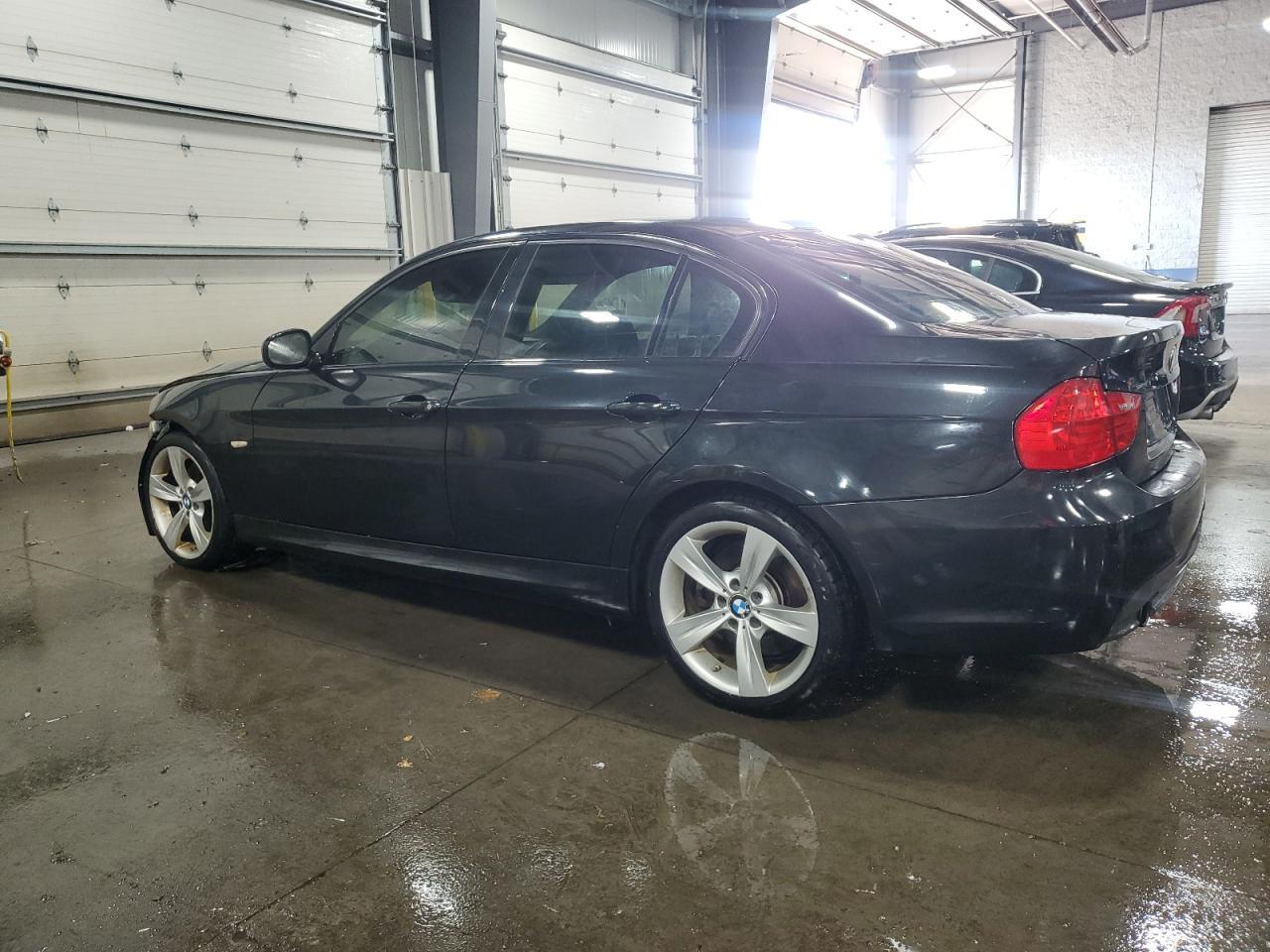 2011 BMW 335 Xi - Image 2