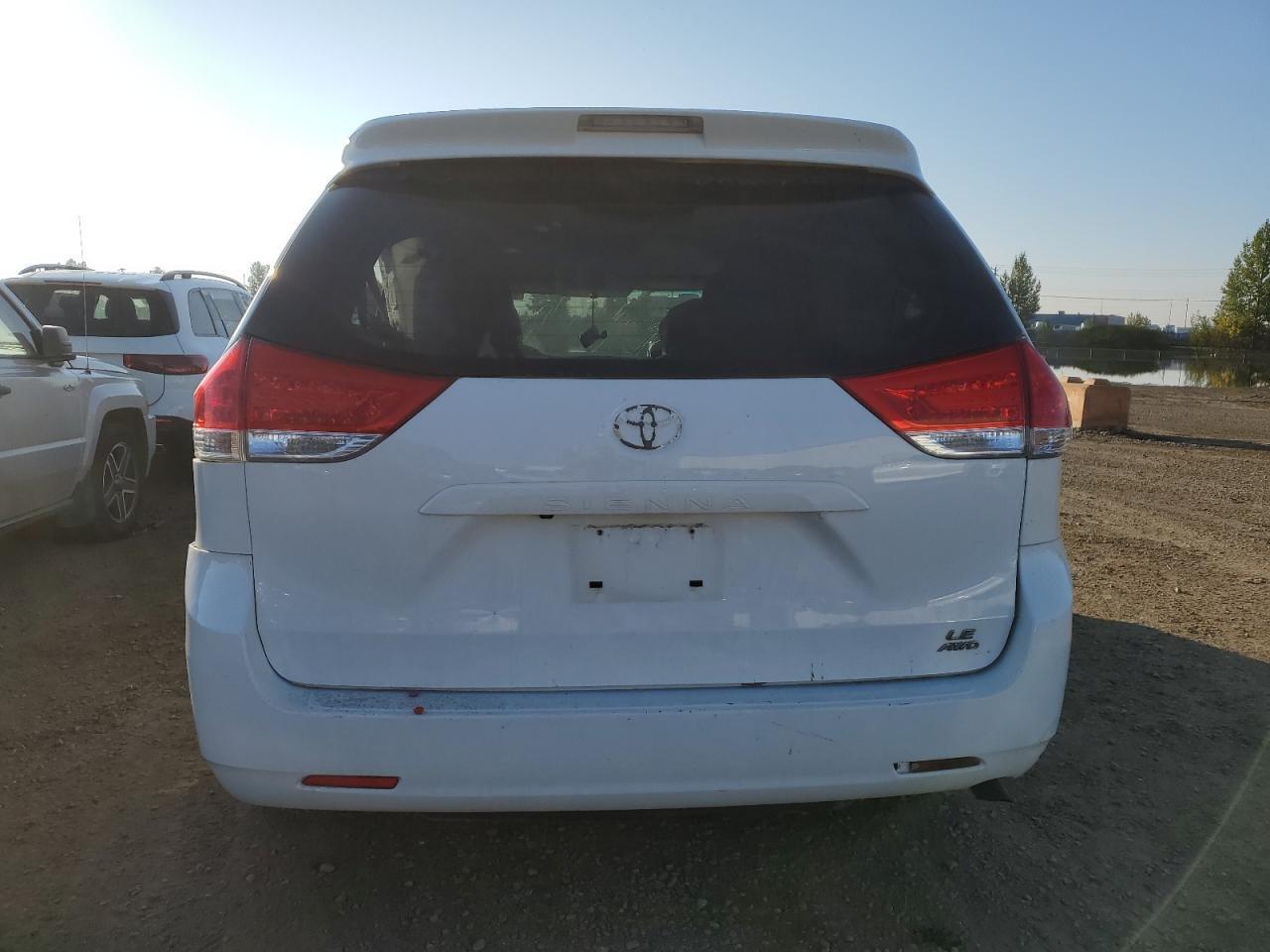 2013 Toyota Sienna Le - Image 6
