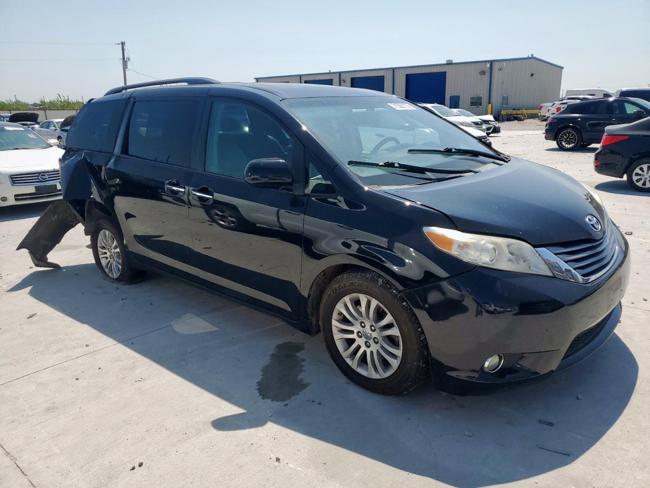2015 Toyota Sienna Xle - Фото 4