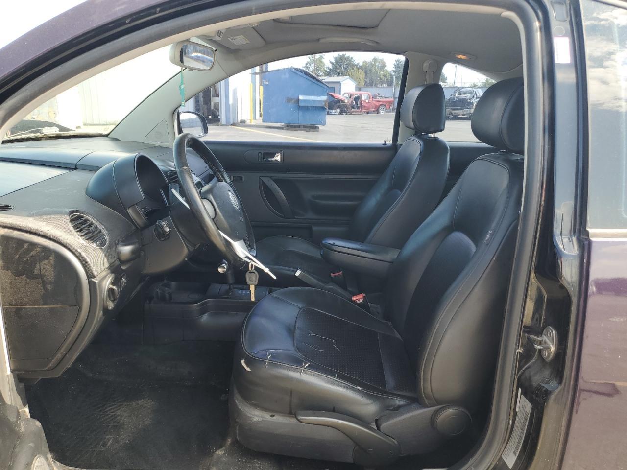 2009 Volkswagen New Beetle S - Image 7