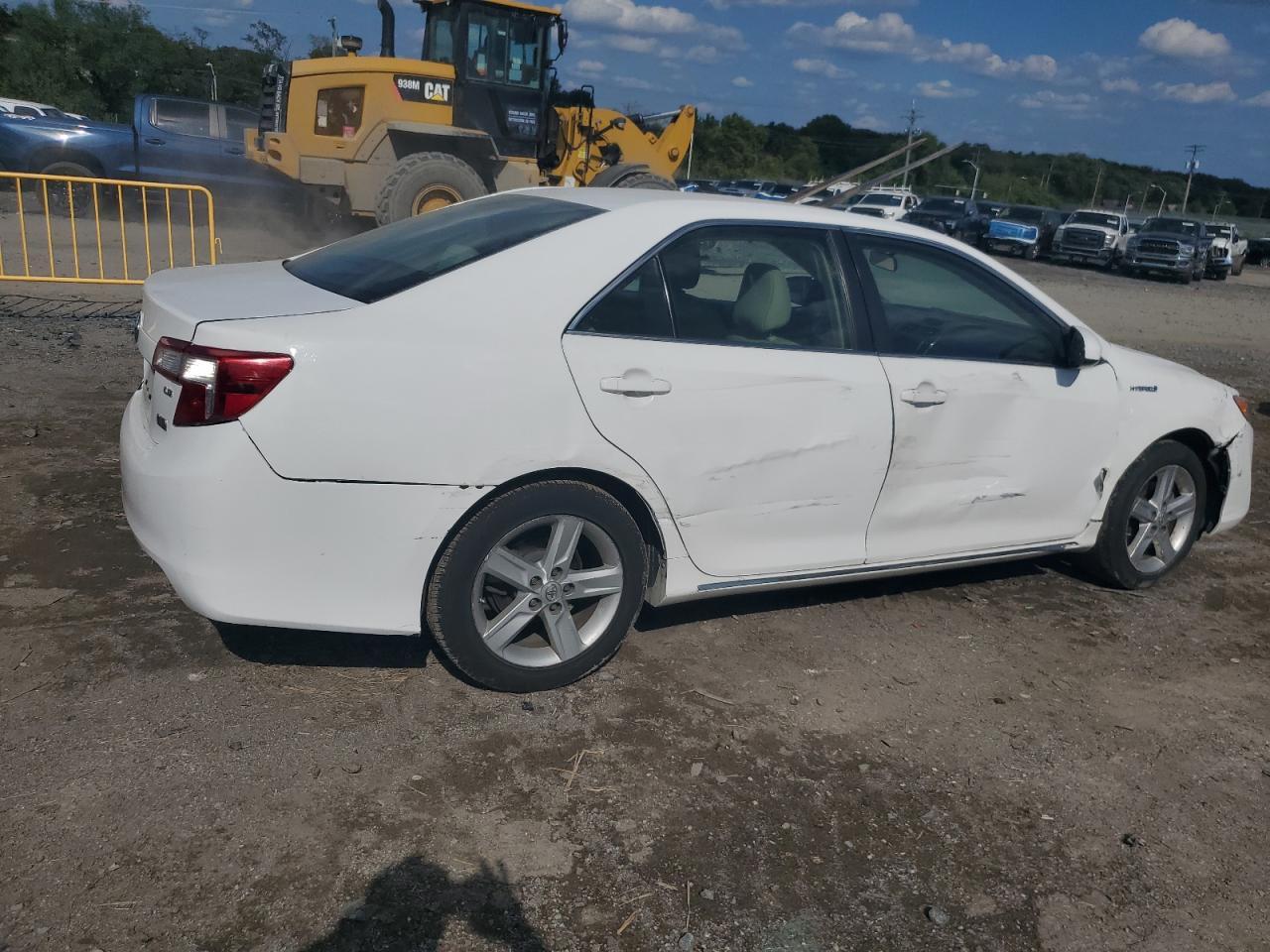 2014 Toyota Camry Hybrid - Image 3