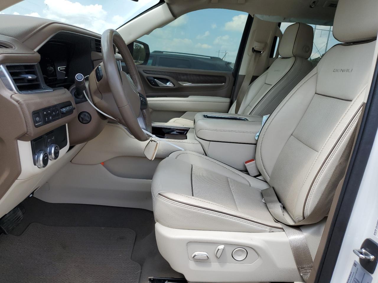 2022 GMC Yukon Denali - Image 7