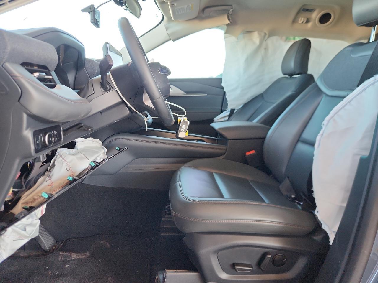 2025 Ford Explorer Active - Image 7