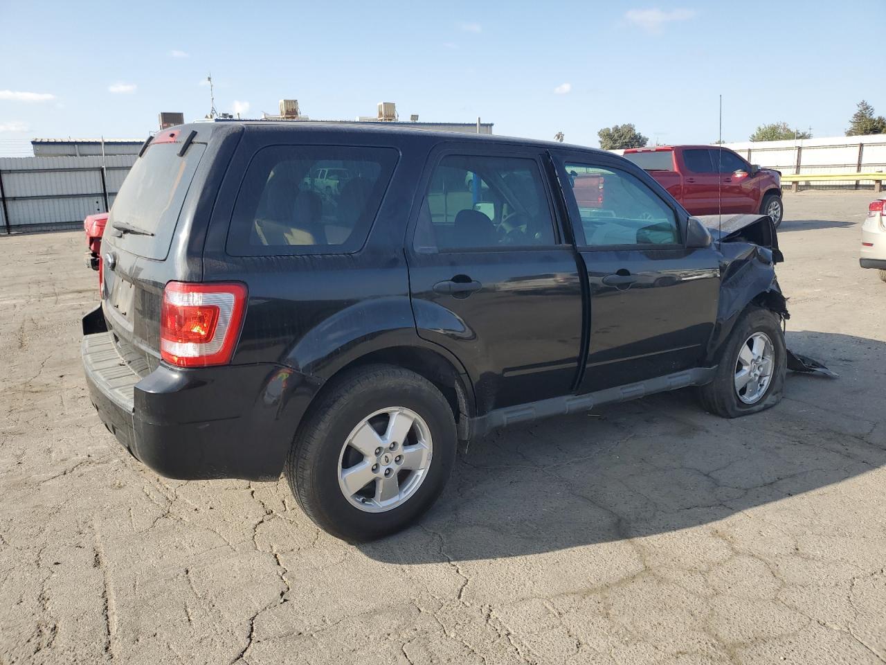 2011 Ford Escape Xls - Фото 3