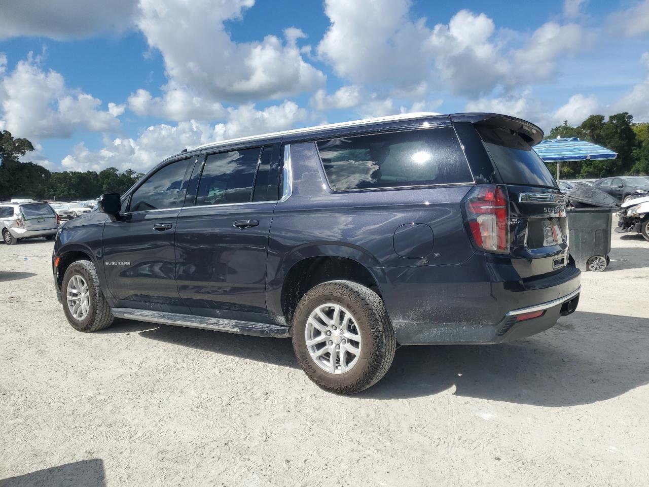 2023 Chevrolet Suburban K1500 Lt - Image 2