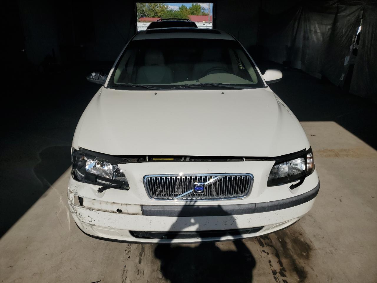 2001 Volvo V70 - Image 5