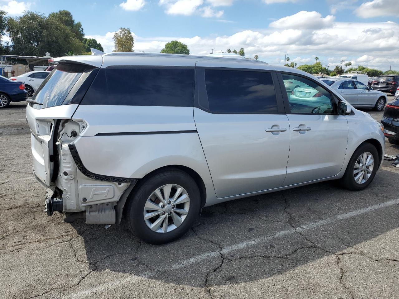 2017 Kia Sedona Lx - Image 3