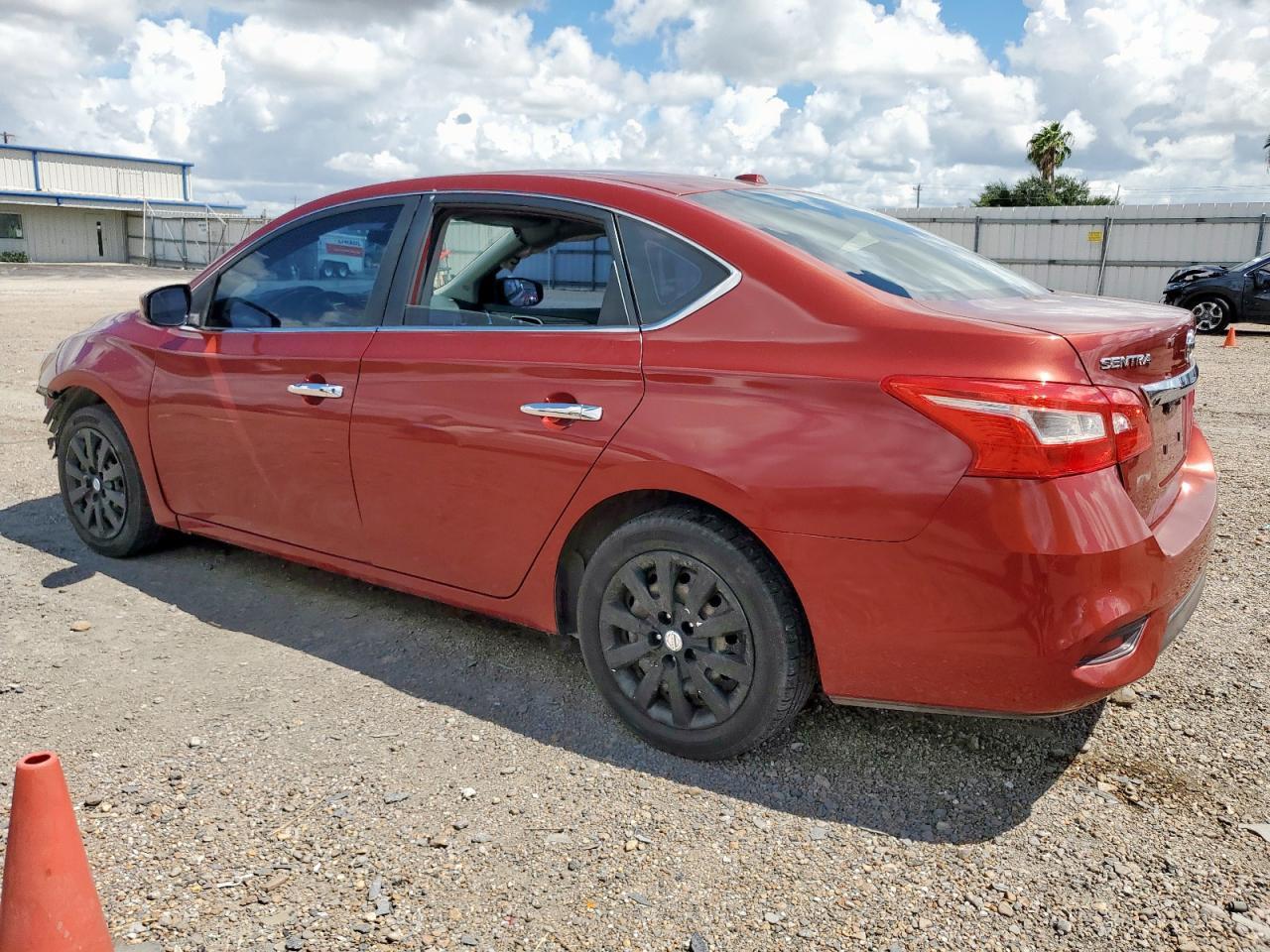 2016 Nissan Sentra S - Фото 2