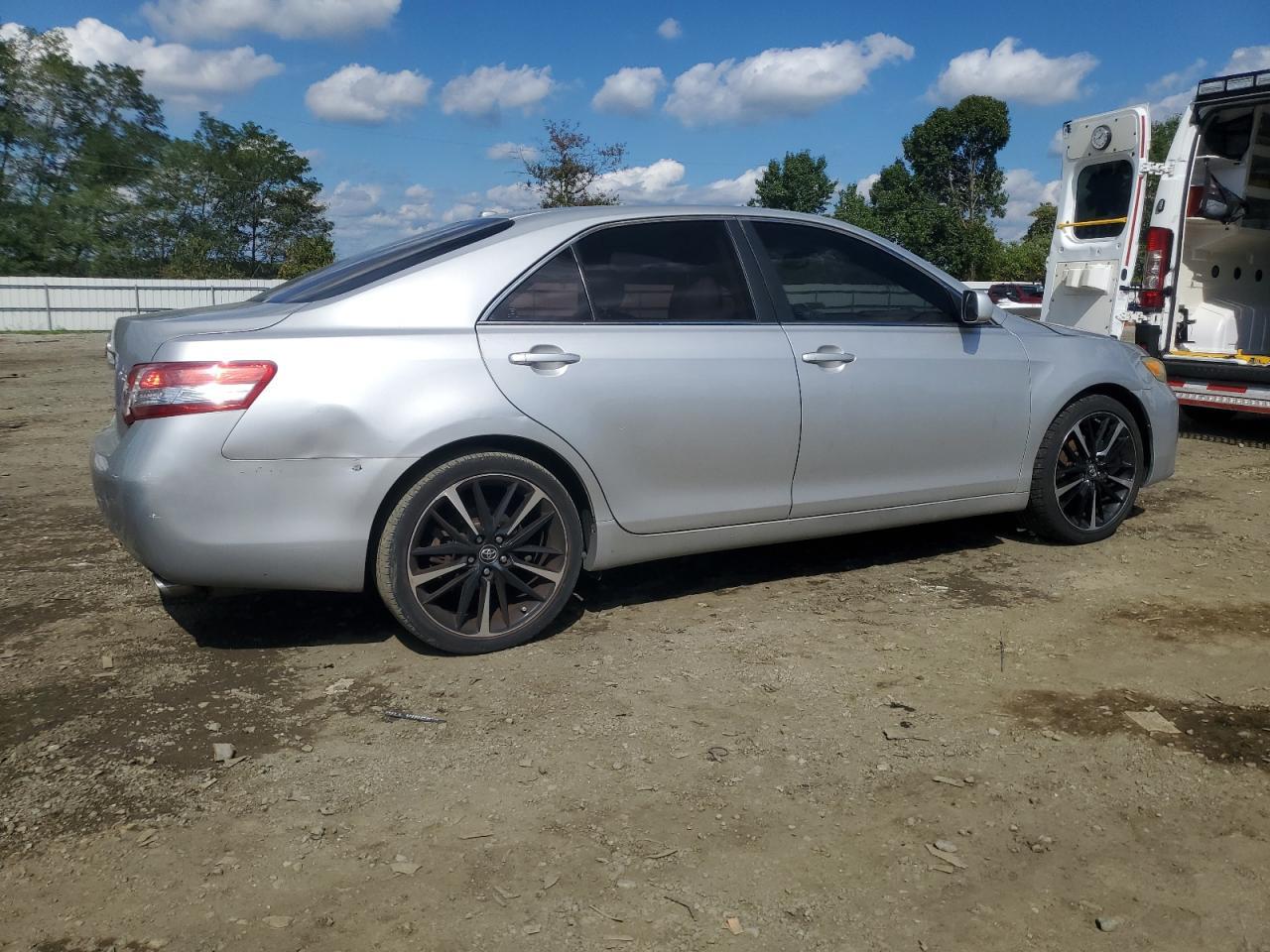 2011 Toyota Camry Base - Фото 3