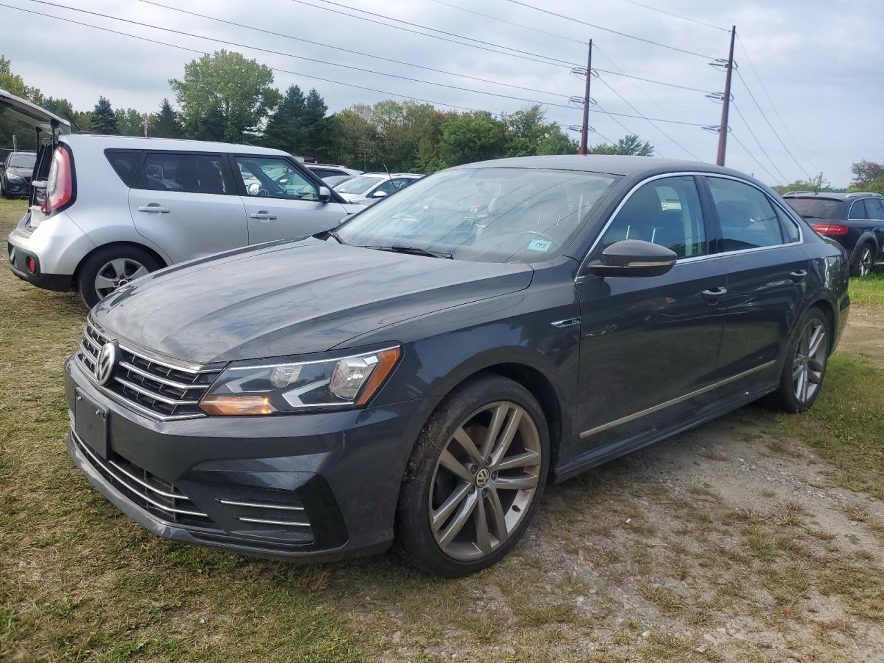 2017 Volkswagen Passat R-Line - Image 2