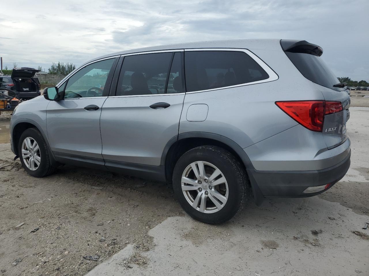 2016 Honda Pilot Lx - Фото 2