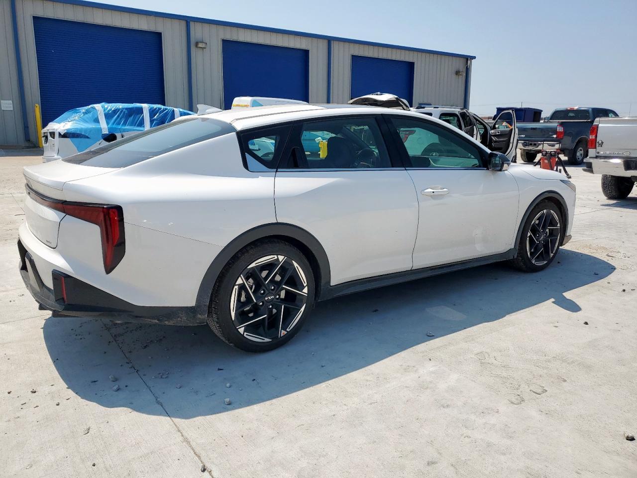 2025 Kia K4 Gt Line - Image 3