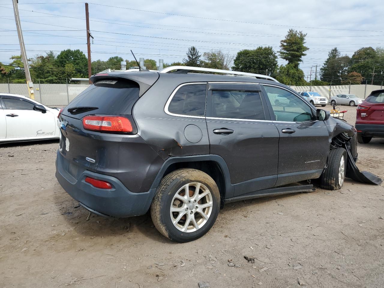 2015 Jeep Cherokee Latitude - Image 3