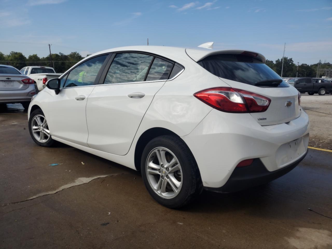 2018 Chevrolet Cruze Lt - Image 2