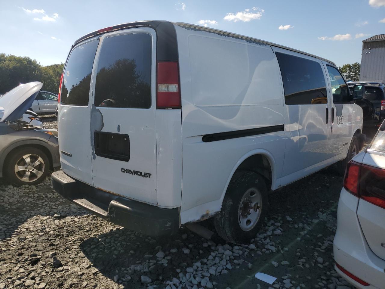 2003 Chevrolet Express G2500 - Image 3