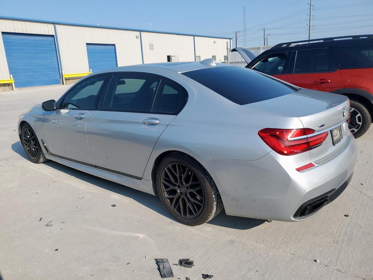 2017 BMW 740 Xi - Фото 2