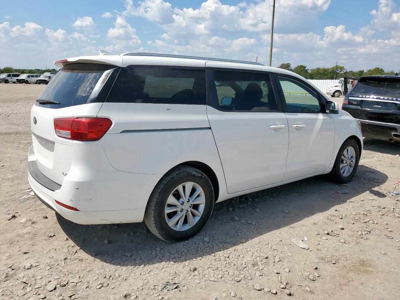 2017 Kia Sedona Lx - Image 3