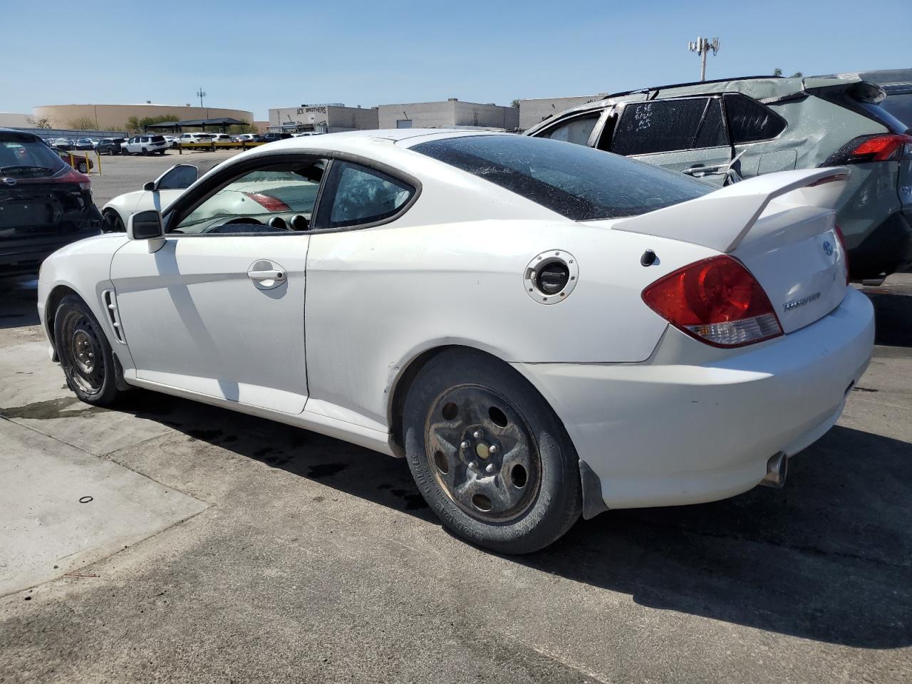 2005 Hyundai Tiburon - Фото 2