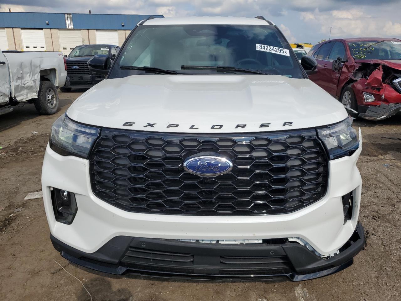 2025 Ford Explorer St-Line - Image 5