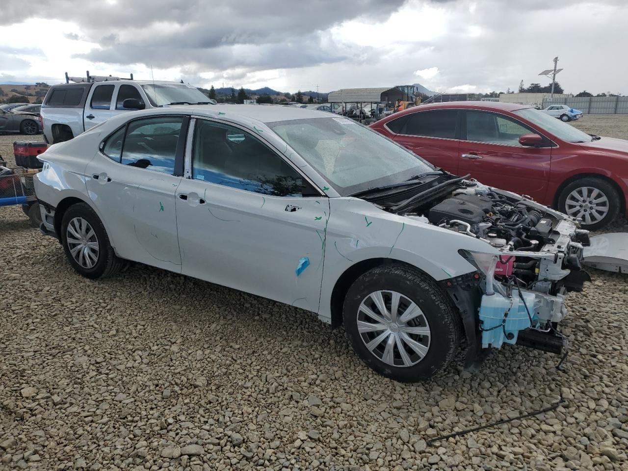2022 Toyota Camry Le - Фото 4