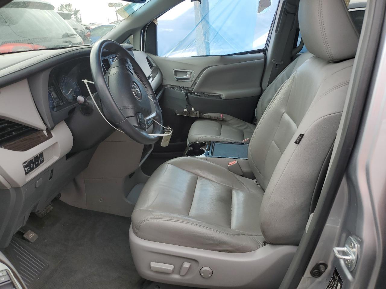 2017 Toyota Sienna Xle - Фото 7