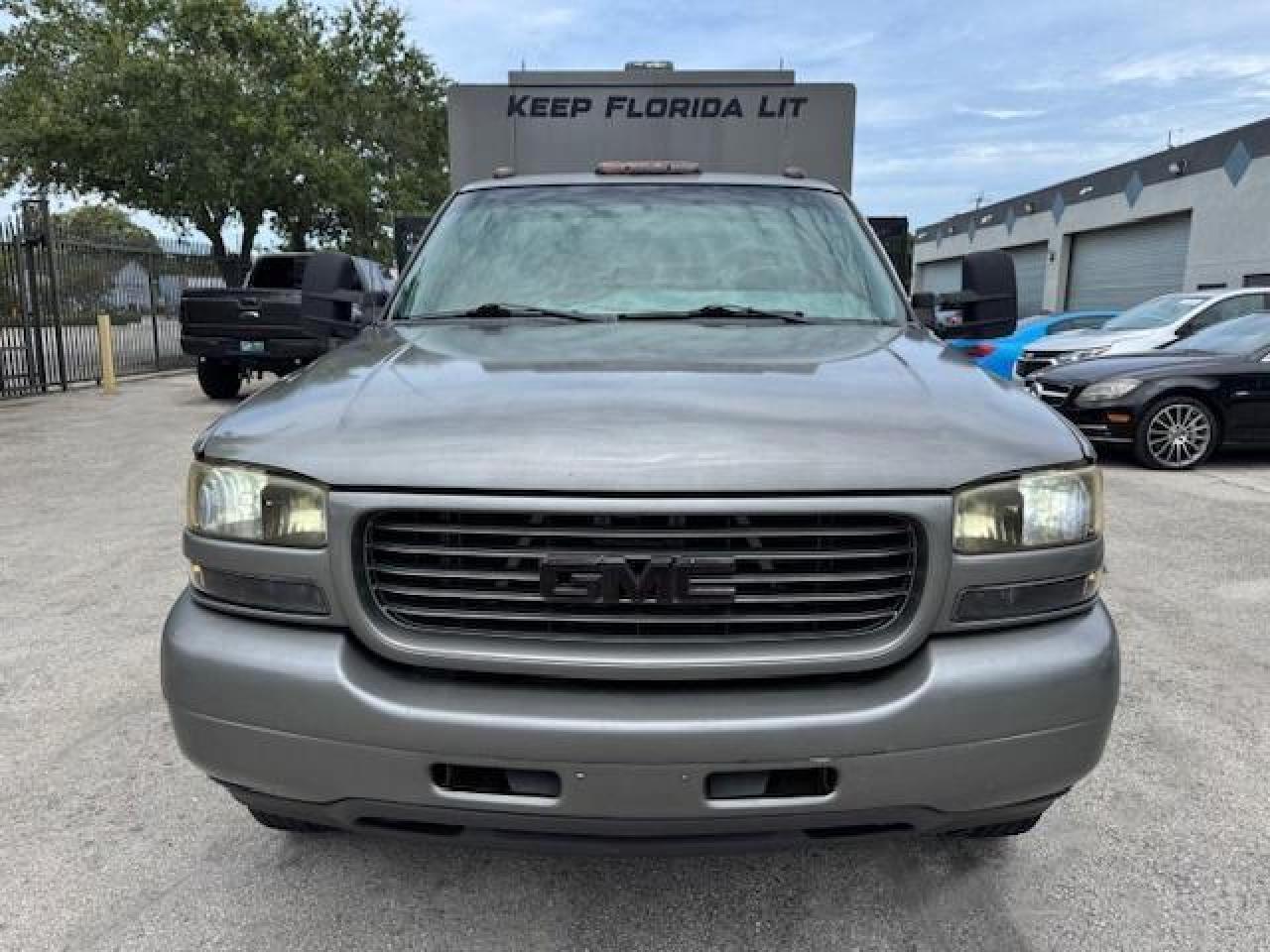 2001 GMC New Sierra C3500 - Image 5