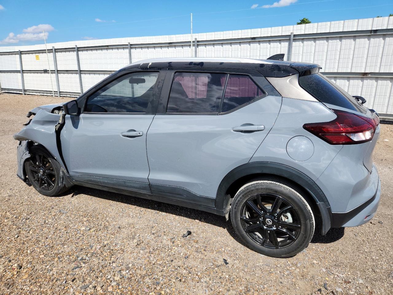 2021 Nissan Kicks Sv - Image 2