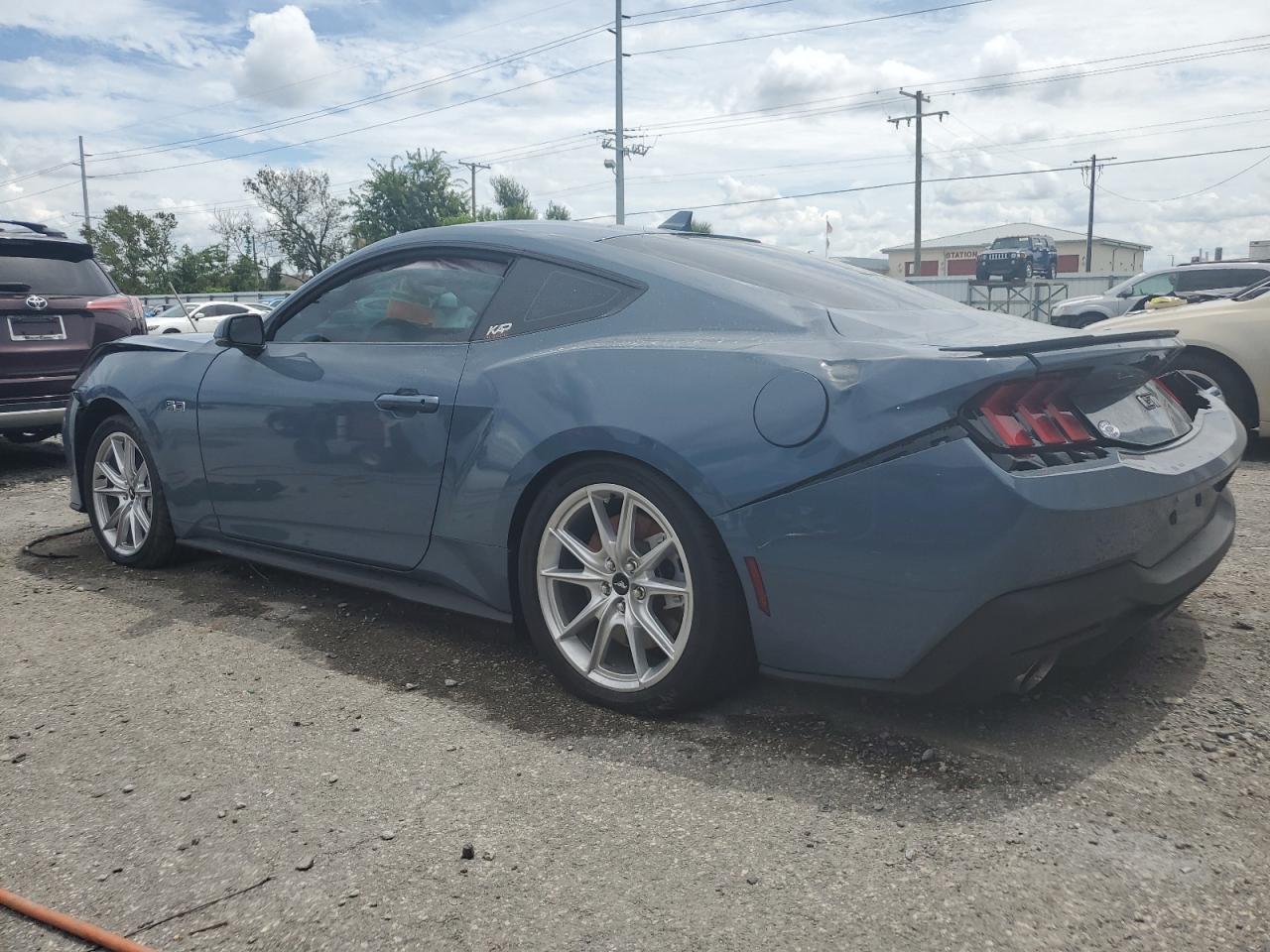 2025 Ford Mustang Gt - Image 2